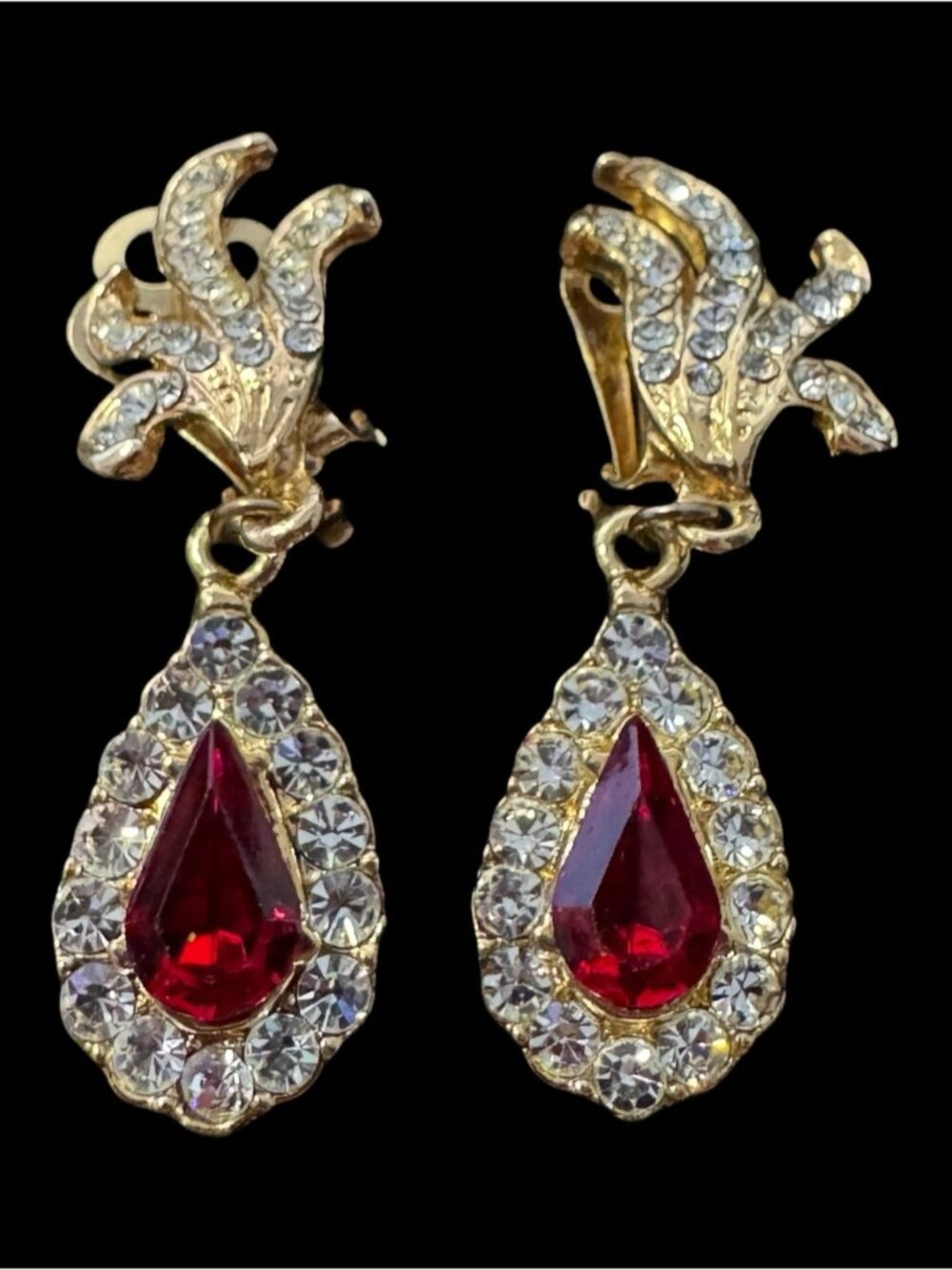 ✨Gorgeous Gold-Tone Red Crystal Teardrop Crystal Drop Clip On Earrings